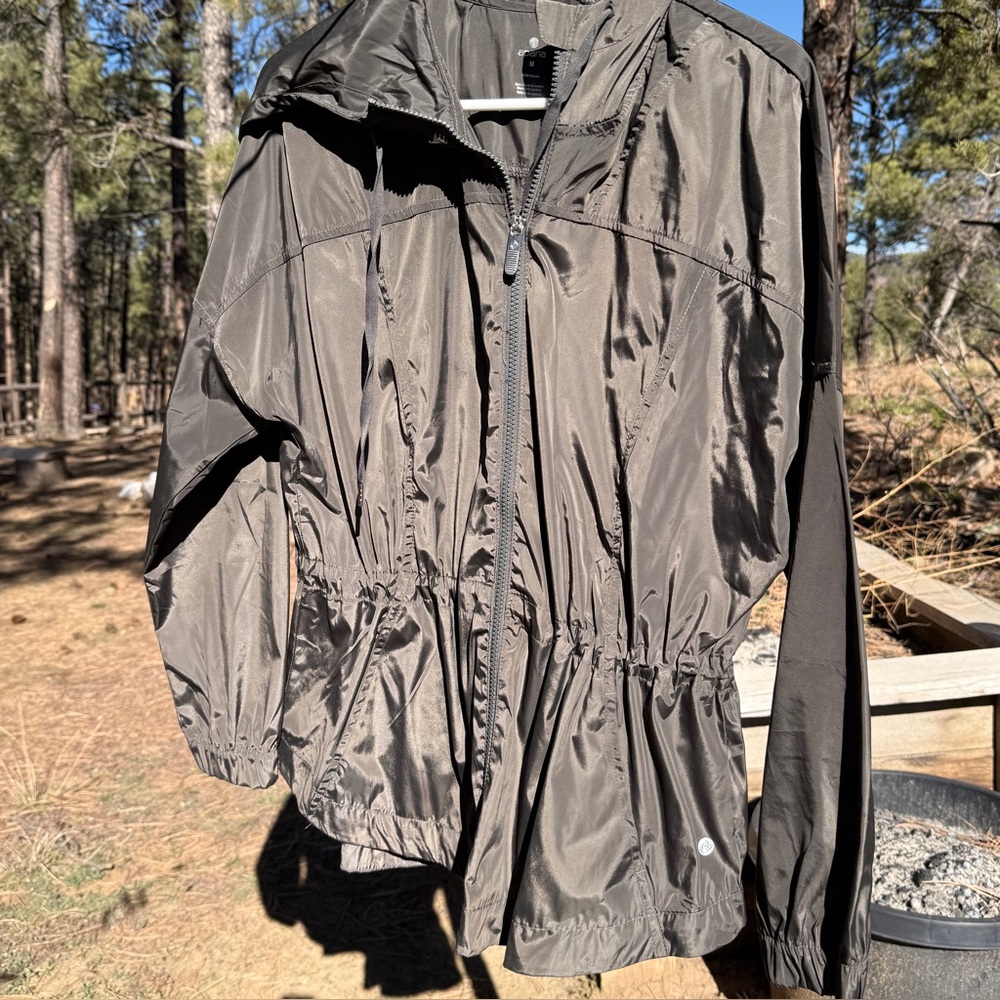 EUC Apana Women's Medium Rain Jacket in Brown